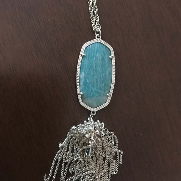 Kendra Scott pendant necklace - Picture 3 of 4